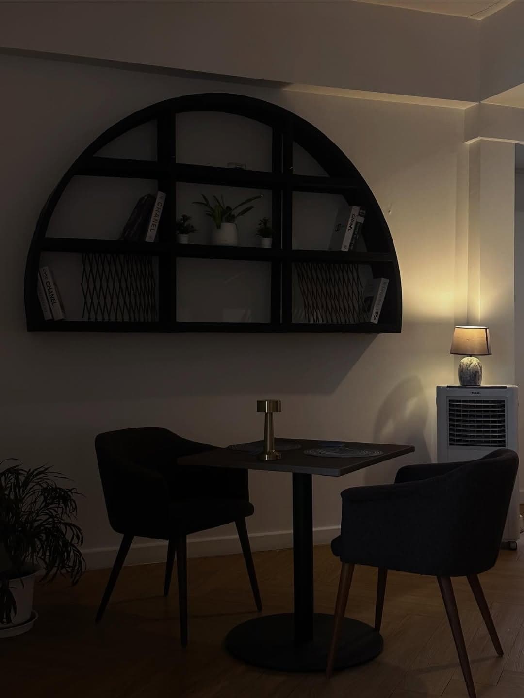Dining room detail